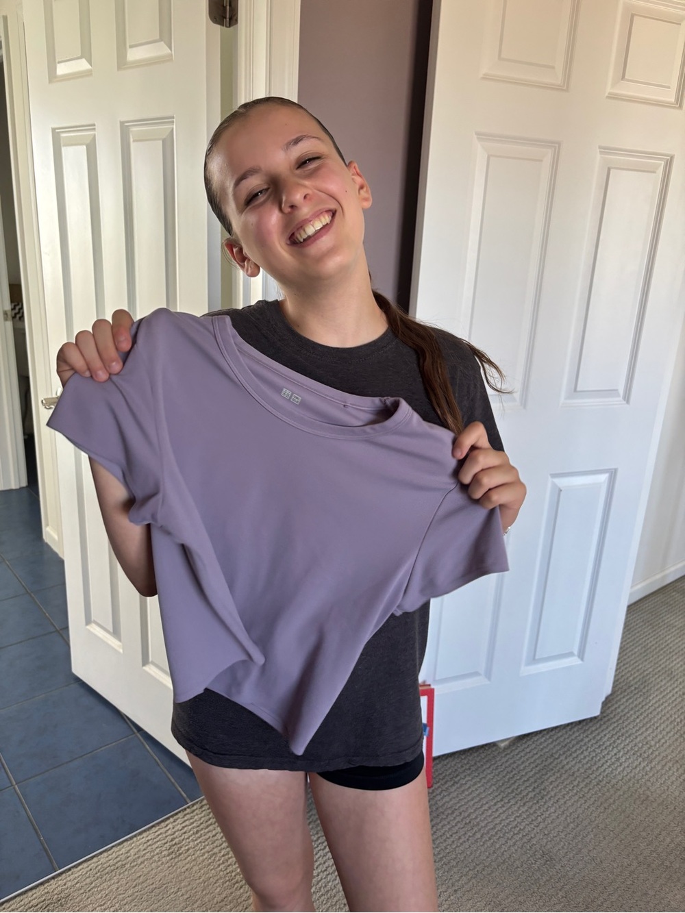 Uniqlo Short-Sleeve Crewneck Tee in Lavender